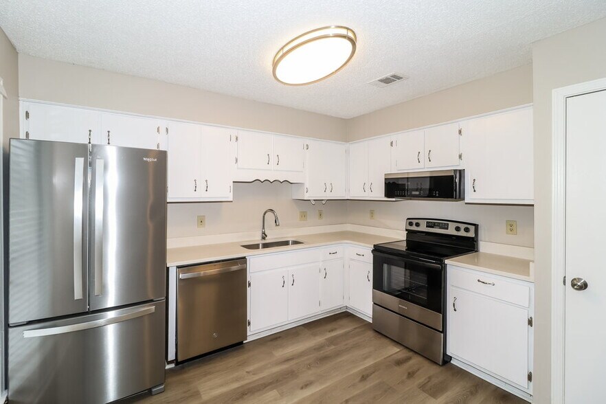 Building Photo - 3925 Birchshade Cove