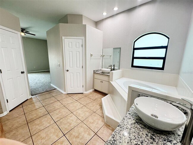 Building Photo - 346 Sterling Dr