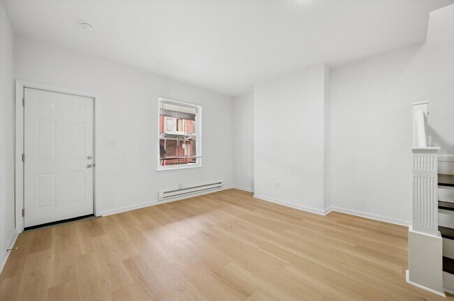 Building Photo - Gorgeous 4-Bedroom Townhome in West Philad...