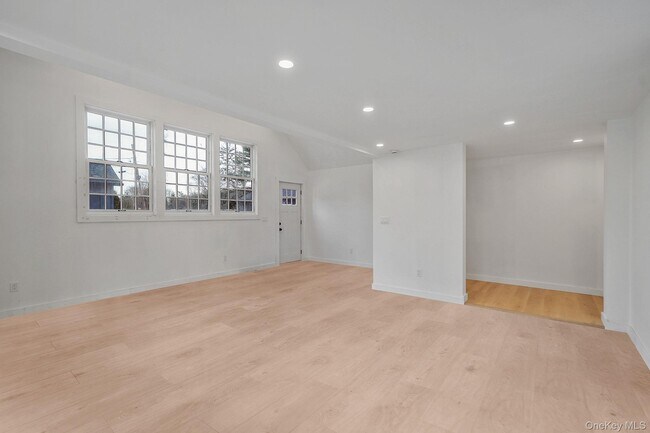 Building Photo - 23 Roosevelt Blvd