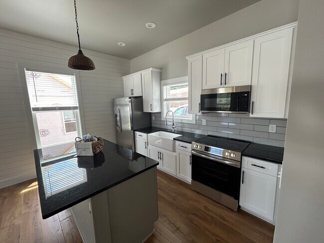 Building Photo - 211 Auttie Cir