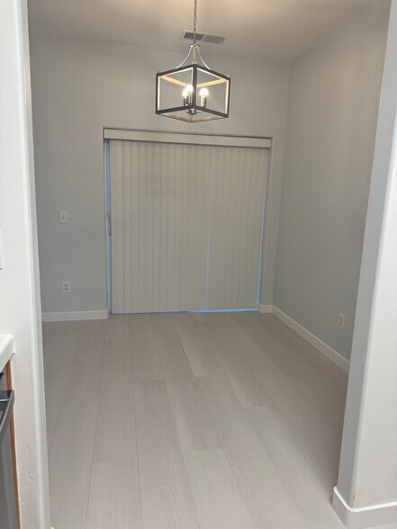 Building Photo - 615 Blue Mountain Way