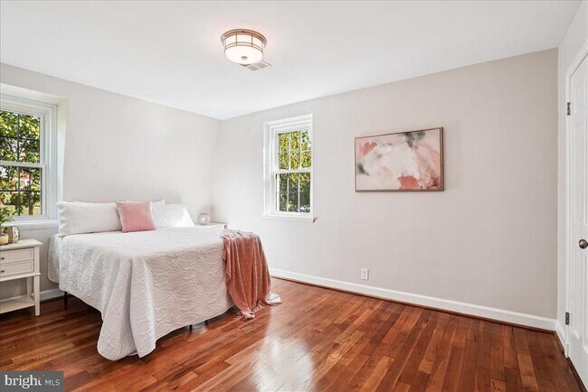 Building Photo - 4642 31st Rd S