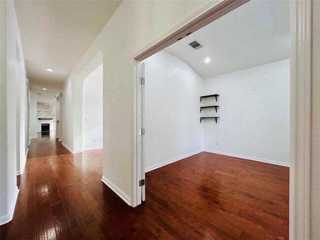 Building Photo - 240 Fort Mabry Loop