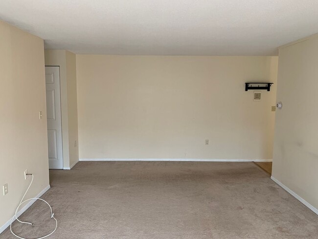 Building Photo - Upper Level Unit With Heat and Hot Water I...