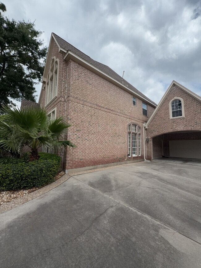 Building Photo - 16410 Emilia Ct