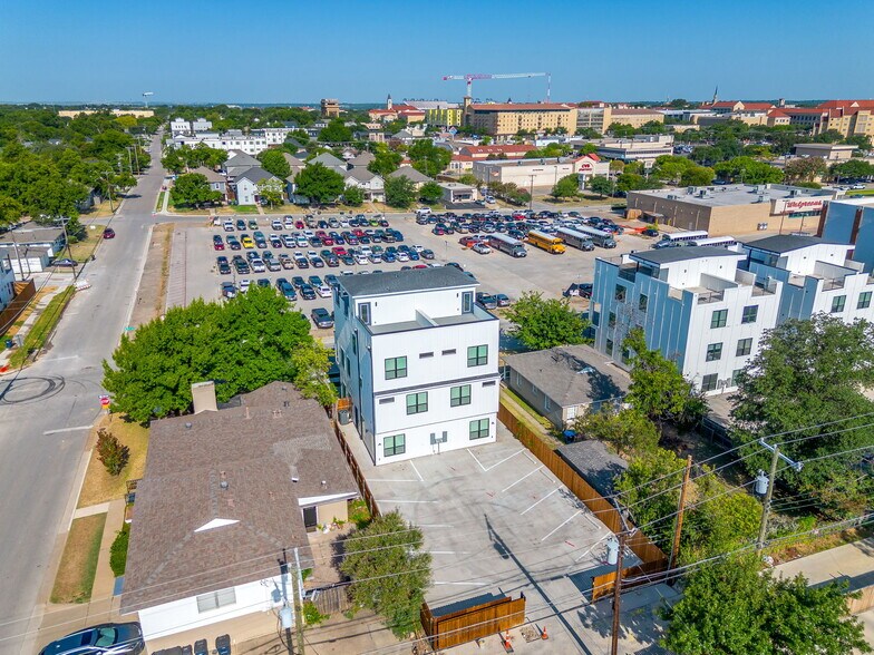 Building Photo - 3141 McCart Ave