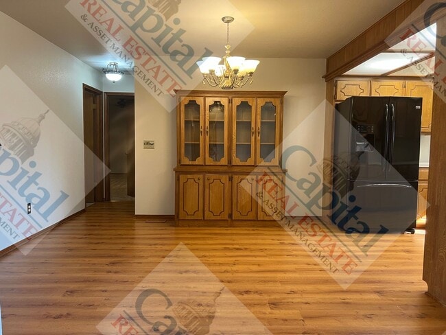 Building Photo - Country Beauty