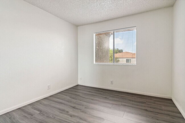 Building Photo - Updated 3 Bedroom Condo in Desert Shores V...