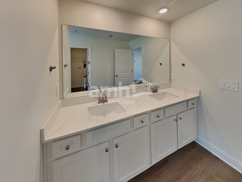 Building Photo - 3612 Creek View Cir