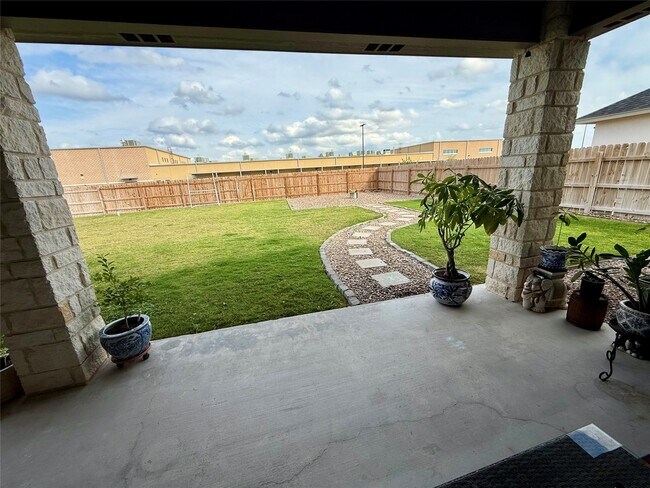 Building Photo - 421 Pitaya Ln