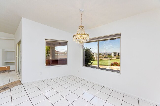 Building Photo - Long Term 4 Bedroom Rental with a Beautifu...