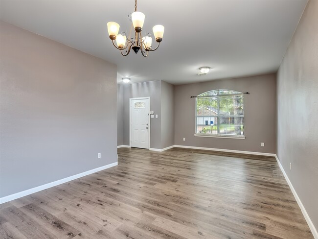 Building Photo - 1906 Cameo Ct