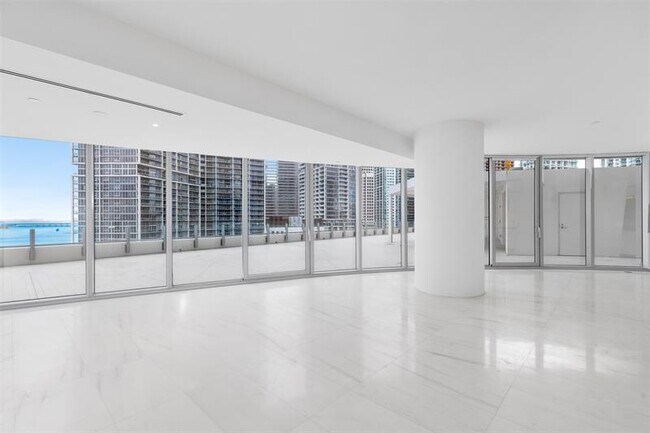 Building Photo - 300 Biscayne Blvd Way