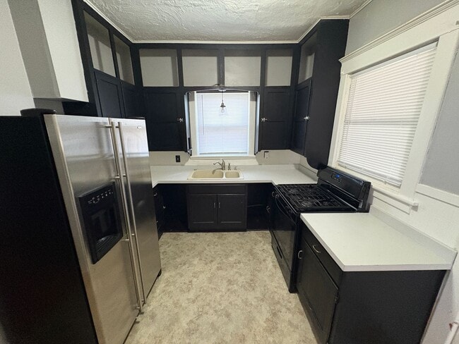 Building Photo - Charming 3-Bed Home with Spacious Layout & Large Backyard