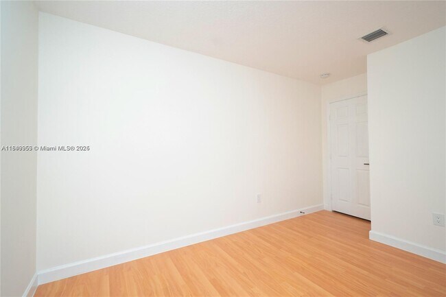 Building Photo - 7042 NW 114th Ct