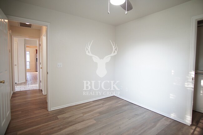 Building Photo - 17408 Zinc Dr