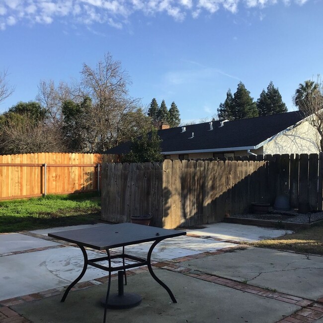 Building Photo - Coming Available 3 Bedroom