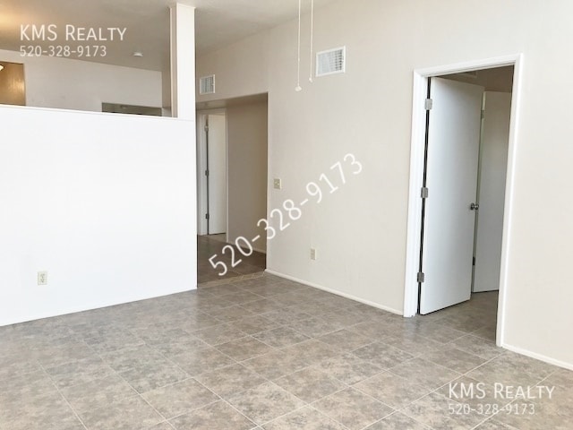 Building Photo - 4 bedroom 2 baths Town house - Drexel Road...