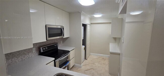 Building Photo - 509 E Sheridan St