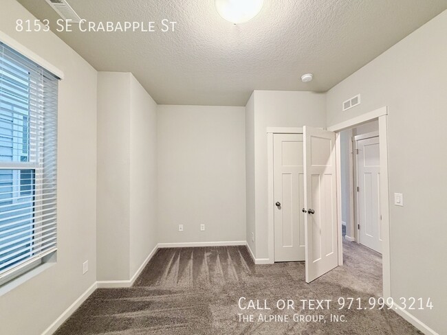 Building Photo - 8153 SE Crabapple St