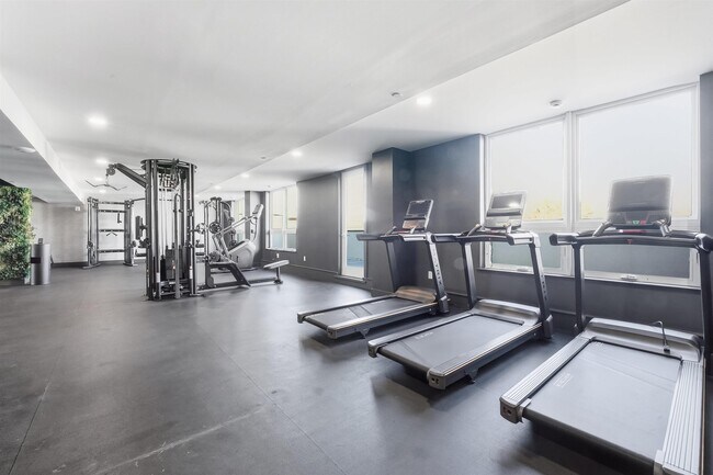 Building Photo - 40 Center St