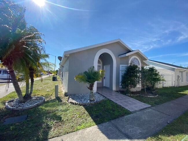 Building Photo - 2439 Harbor Town Dr