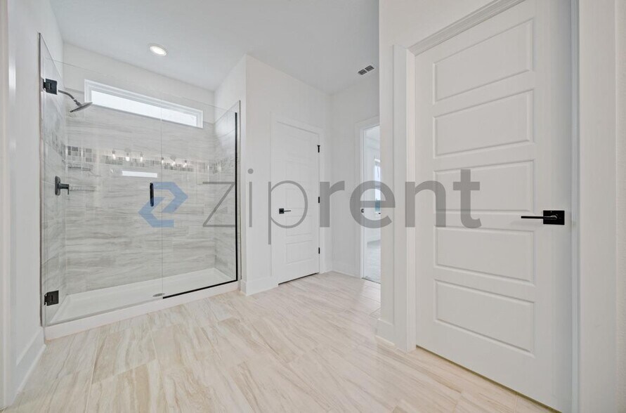 Building Photo - 534 Sun Chaser Dr