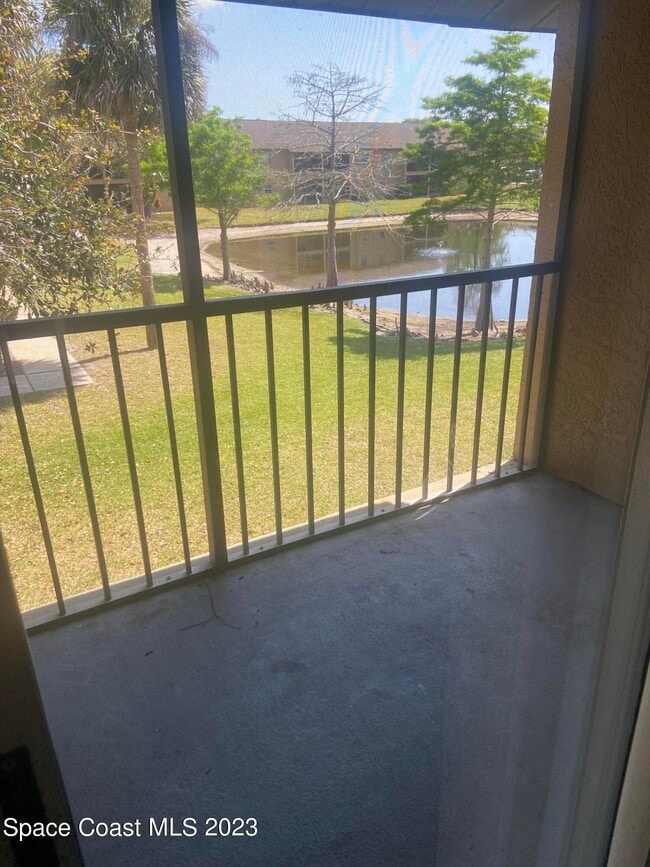 Building Photo - 290 Spring Dr