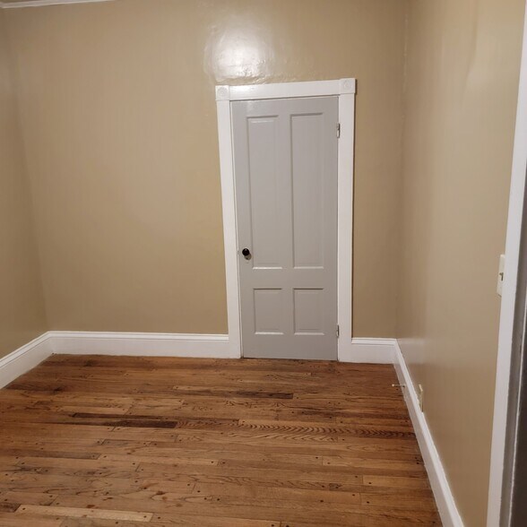 Primary Photo - 207 Grinnell St