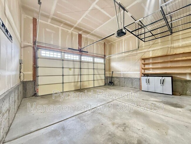 Building Photo - 673 W Beth Cir