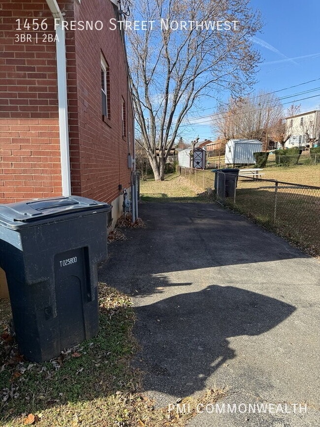 Building Photo - 1456 Fresno St NW