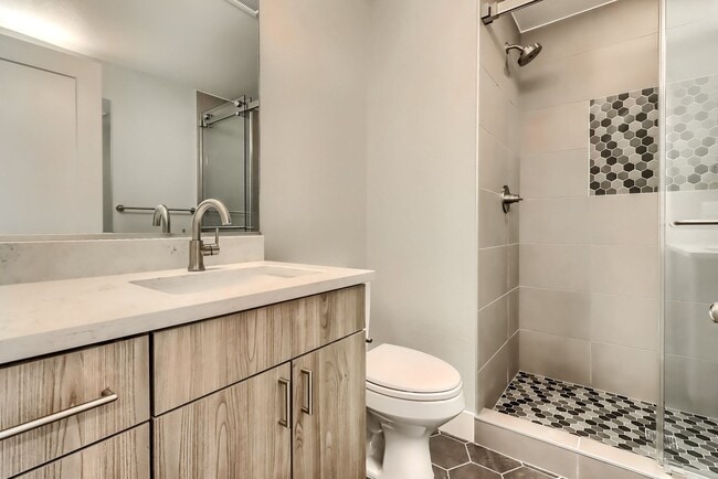 Building Photo - 3 bedroom Townhome + 2 Large Flex Spaces &...