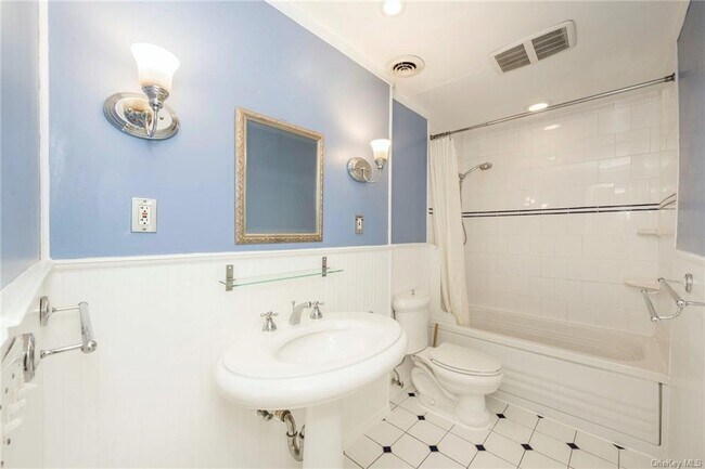 Building Photo - 130 Texas Ave