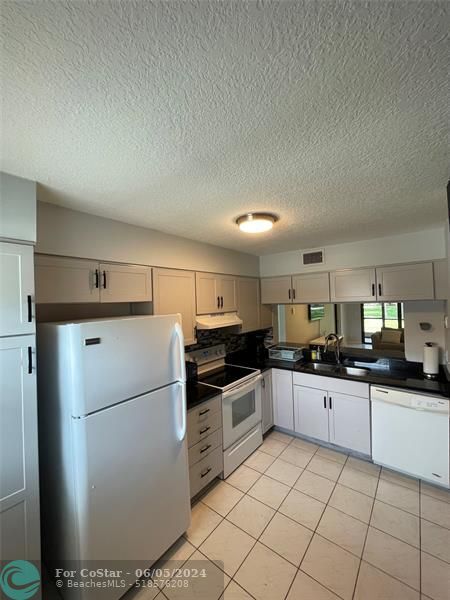 Building Photo - 3350 Jaywood Terrace