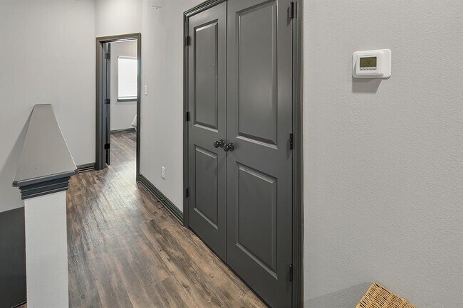 Building Photo - 1451 Associates Ave