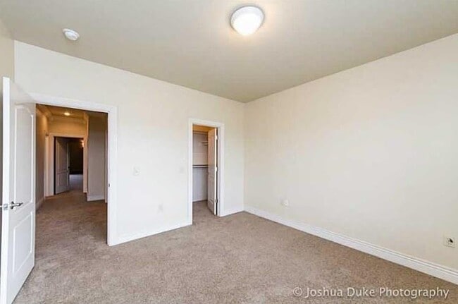 Building Photo - 3189 N Blue Star Dr