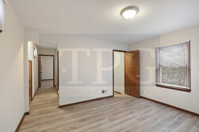 Building Photo - 3407 NE Monterey Ave