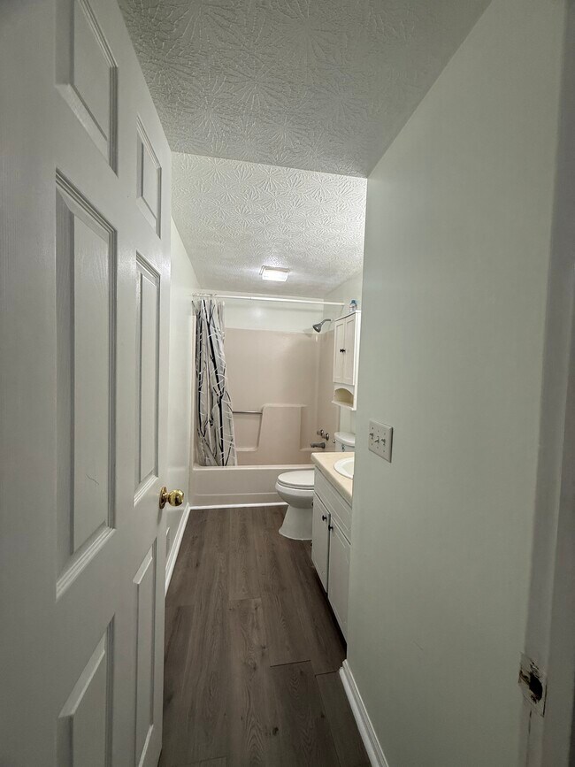 Building Photo - 2 Bedrooms House, Rockingham County