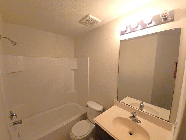 Building Photo - 1615 Pink Stone Dr