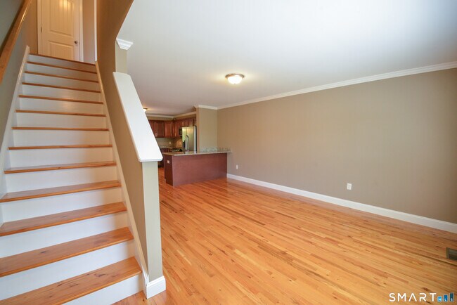 Building Photo - 335-343 Meadowside Rd