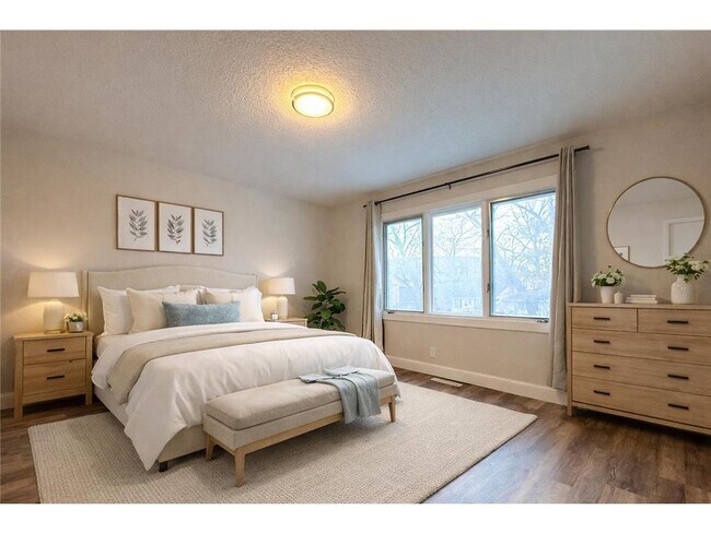 Building Photo - 1042 Circle Dr