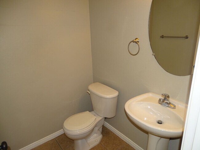 Building Photo - 3 Bed Southwest Home Convenient To The Durango Station Casino