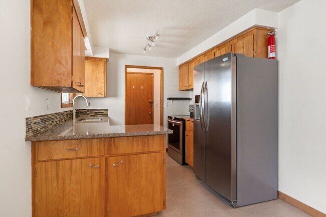 Building Photo - 3811 SE 66th Ave