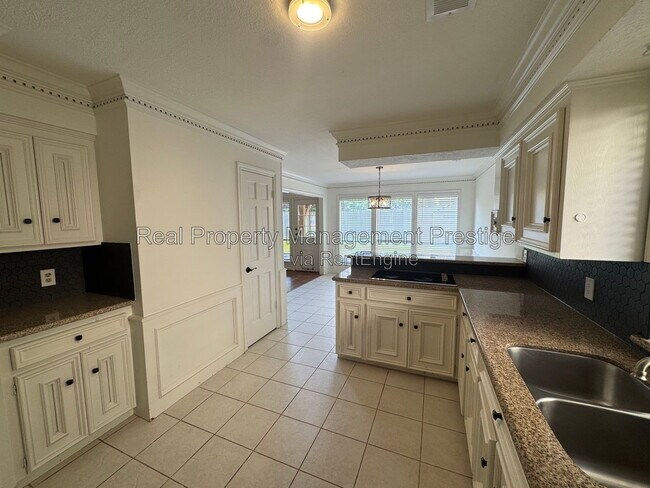 Building Photo - 15907 Spring Forest Dr