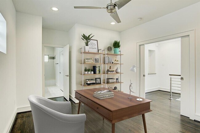 Building Photo - 814a Olive St