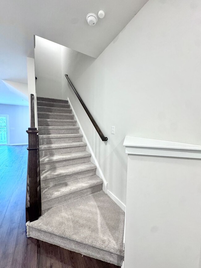 Building Photo - THREE BEDROOM/2.5 BATH TOWNHOME in Southern Lehigh School District