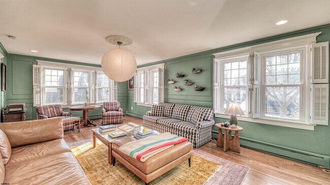 Building Photo - 17 S Derby Ave