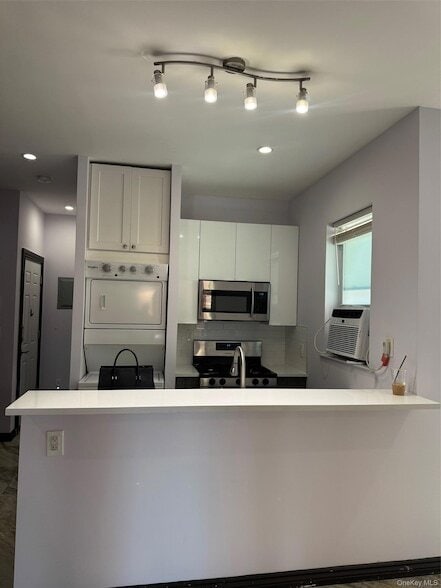 Building Photo - 7305 Metropolitan Avenue