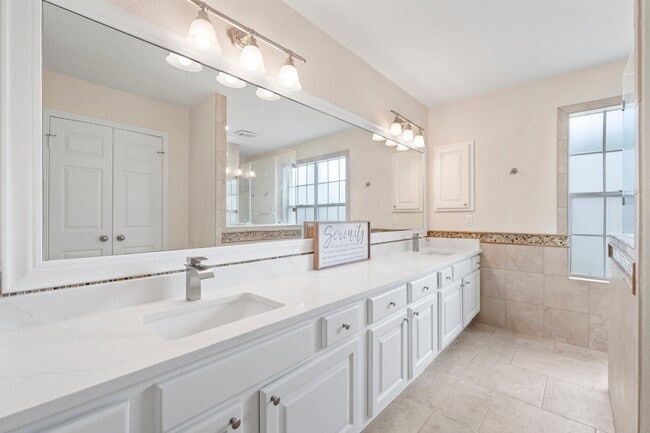 Building Photo - 49 W Southfork Pines Cir